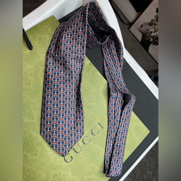 Authentic Gucci tie - Picture 4 of 4